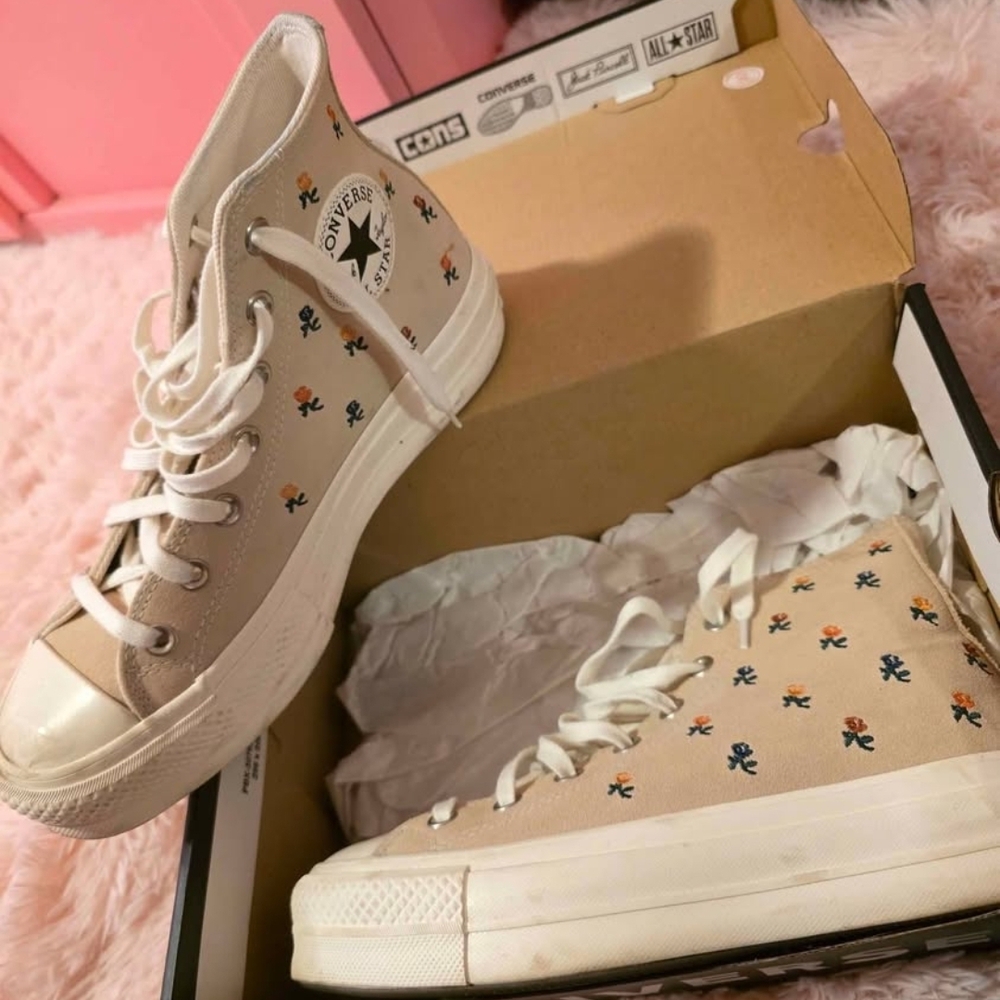 Converse Women's High-Top Sneakers - Beige with Floral Accents